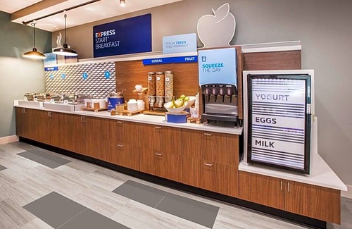 Asheville Hotel | 2-Star Hotel ∙ Holiday Inn Express & Suites Asheville Downtown, an IHG Hotel