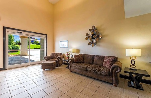 Huntersville Hotel | 2-Star Hotel ∙ Quality Inn Huntersville near Lake Norman
