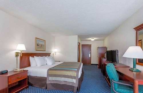 Greensboro Hotel | 2-Star Hotel ∙ Baymont by Wyndham Greensboro/Coliseum