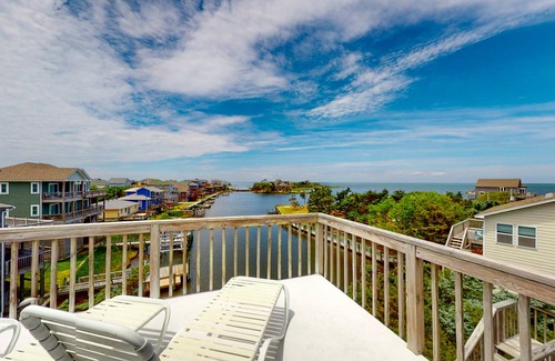 Brigands' Bay House | 200 m² House ∙ 4 bedrooms ∙ 8 guests