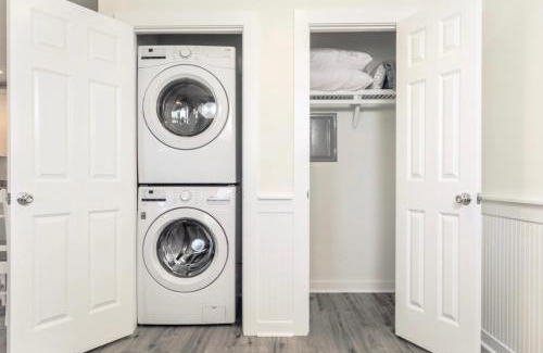 Surf City Apartment | 201 King Pet Friendly, 2nd Floor Barefoot