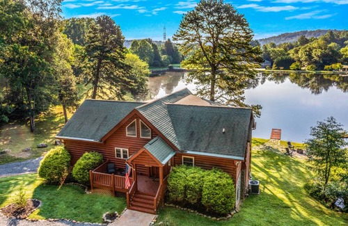 Mills River Cabin | 204 m² Cabin ∙ 4 bedrooms ∙ 17 guests