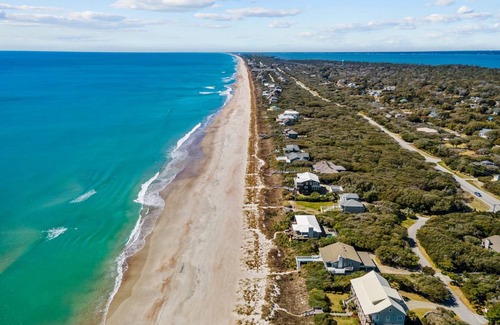 Pine Knoll Shores House | 210 m² House ∙ 4 bedrooms ∙ 10 guests
