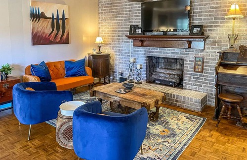 Dobson House | 222 m² House ∙ 3 bedrooms ∙ 9 guests