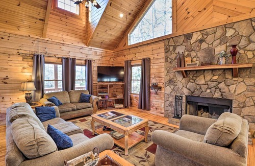 Bryson City House | 222 m² House ∙ 3 bedrooms ∙ 14 guests