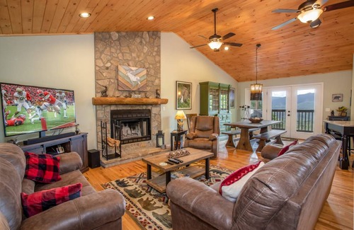 Banner Elk Cabin | 243 m² Cabin ∙ 4 bedrooms ∙ 11 guests