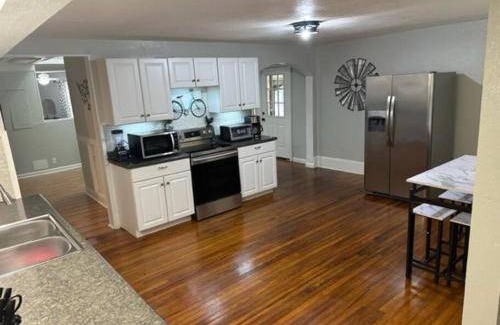 Greenville House | 251 m² House ∙ 1 bedroom ∙ 12 guests
