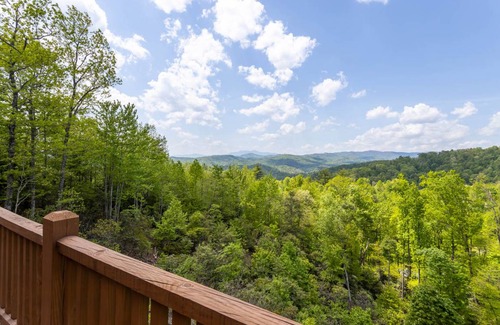 Lenoir Cabin | 255 m² Cabin ∙ 3 bedrooms ∙ 11 guests