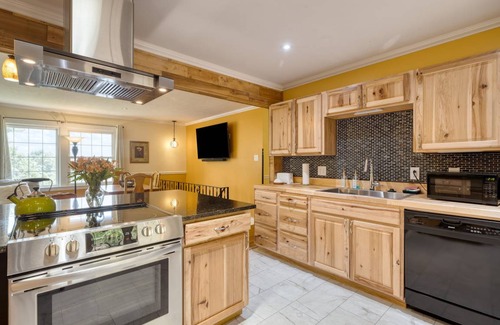 Asheville House | 255 m² House ∙ 5 bedrooms ∙ 12 guests
