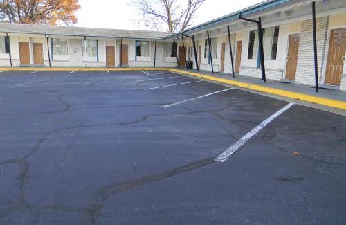 Roanoke Rapids Hotel | 26 m² Motel ∙ 5 guests