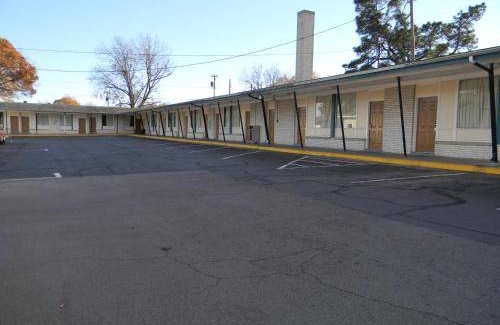 Roanoke Rapids Hotel | 26 m² Motel ∙ 5 guests