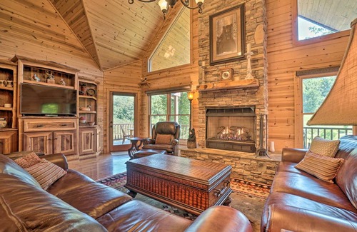 Hayesville House | 269 m² House ∙ 2 bedrooms ∙ 8 guests