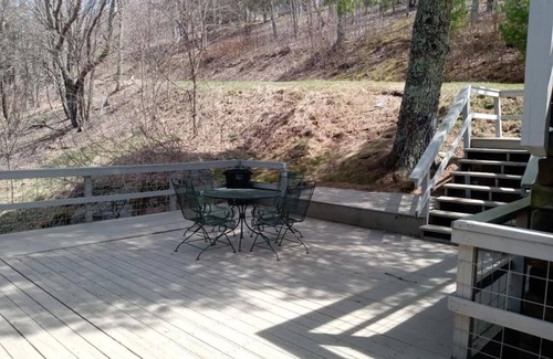 Wolf Laurel Cabin | 274 m² Cabin ∙ 4 bedrooms ∙ 10 guests