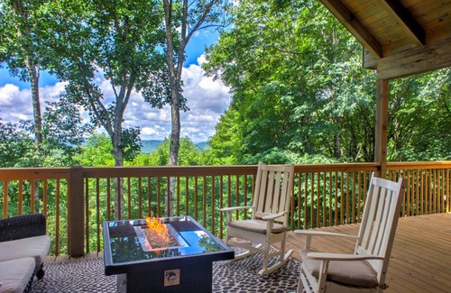 Wolf Laurel House | 276 m² House ∙ 4 bedrooms ∙ 12 guests