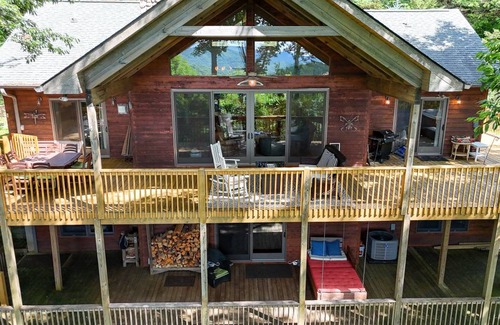 Wolf Laurel House | 276 m² House ∙ 4 bedrooms ∙ 12 guests