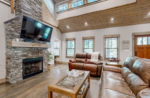 Pisgah Forest House | 276 m² House ∙ 4 bedrooms ∙ 10 guests