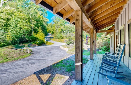 Pisgah Forest House | 276 m² House ∙ 4 bedrooms ∙ 10 guests