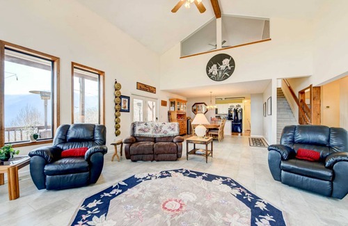 Maggie Valley House | 278 m² House ∙ 3 bedrooms ∙ 14 guests