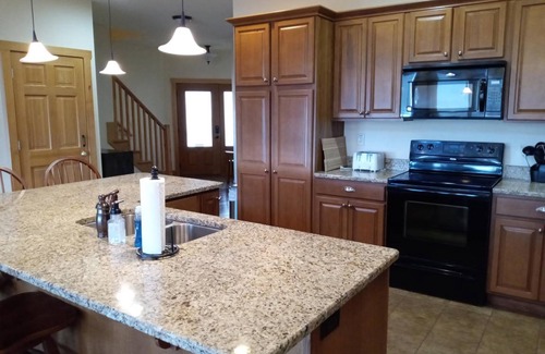 Wolf Laurel Cabin | 285 m² Cabin ∙ 3 bedrooms ∙ 12 guests
