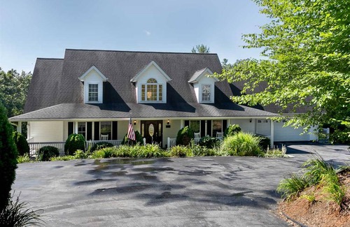 Weaverville House | 288 m² House ∙ 5 bedrooms ∙ 16 guests
