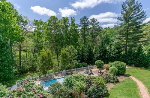 Weaverville House | 288 m² House ∙ 5 bedrooms ∙ 16 guests