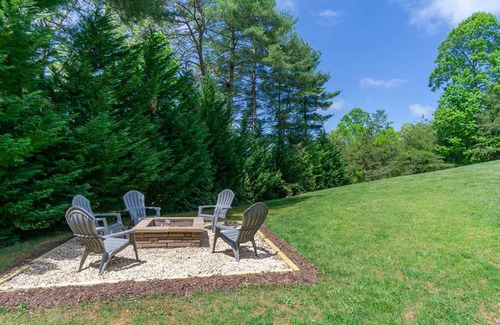 Weaverville House | 288 m² House ∙ 5 bedrooms ∙ 16 guests