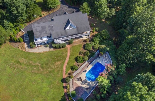 Weaverville House | 288 m² House ∙ 5 bedrooms ∙ 16 guests