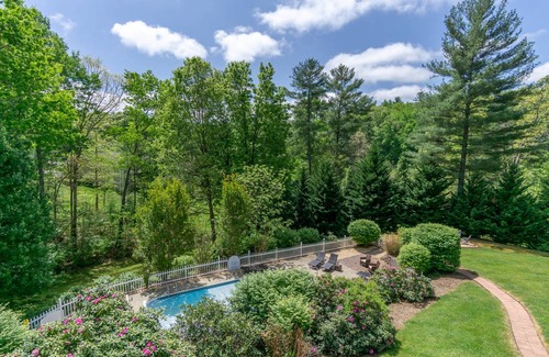 Weaverville House | 288 m² House ∙ 5 bedrooms ∙ 16 guests
