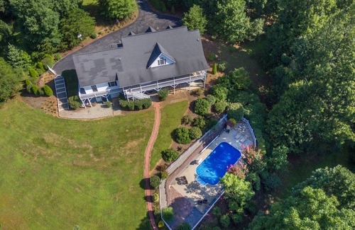 Weaverville House | 288 m² House ∙ 5 bedrooms ∙ 16 guests