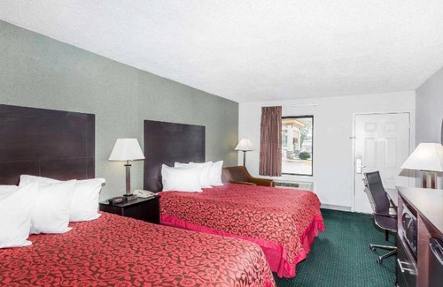 Hendersonville Hotel | 29 m² Hotel ∙ 127 guests