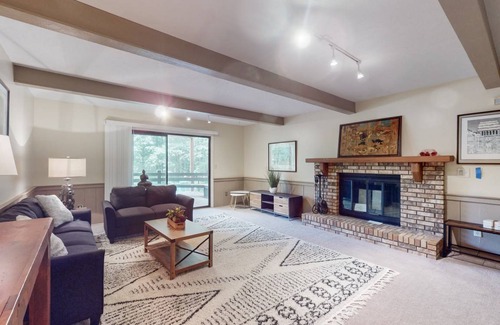 Hendersonville House | 291 m² House ∙ 3 bedrooms ∙ 6 guests