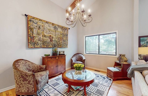 Hendersonville House | 291 m² House ∙ 3 bedrooms ∙ 6 guests