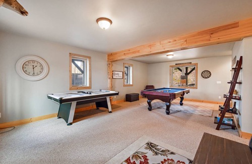 Charter Hills Cabin | 295 m² Cabin ∙ 5 bedrooms ∙ 11 guests