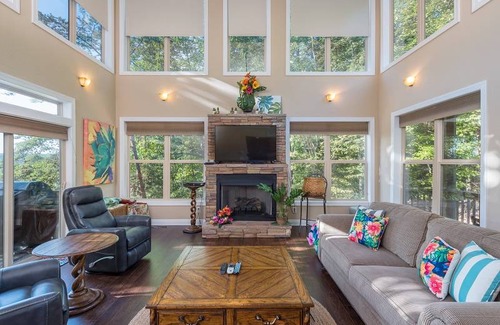 Lake Lure House | 296 m² House ∙ 5 bedrooms ∙ 12 guests