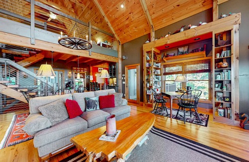 Clyde House | 297 m² House ∙ 3 bedrooms ∙ 10 guests