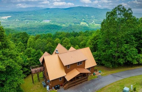 Brasstown House | 297 m² House ∙ 5 bedrooms ∙ 10 guests