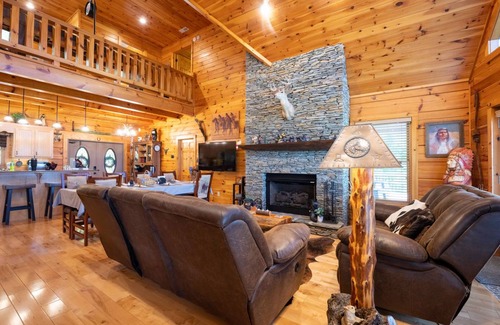 Brasstown House | 297 m² House ∙ 5 bedrooms ∙ 10 guests