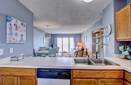 Sneads Ferry Apartment | 2BR 2BA Oceanfront Condo with POOL