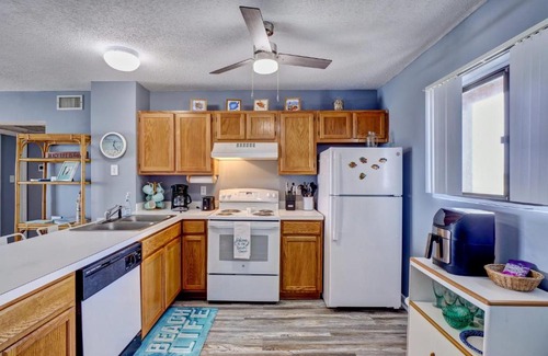 Sneads Ferry Apartment | 2BR 2BA Oceanfront Condo with POOL
