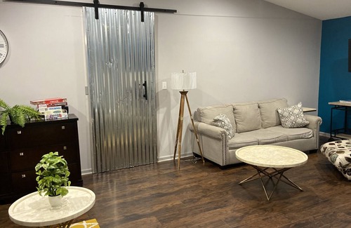 East Forest House | 3/2 Pet friendly | Weekly and Monthly stays