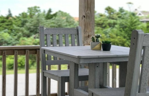Waves Apartment | 3-Bedroom, 2-Bathroom Apartment. Walk to beach and access to REAL Watersports