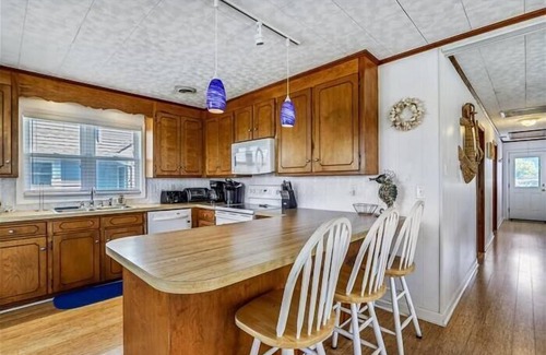 Nags Head House | 3 bedroom beach box with a hot tub and short walk to the beach!