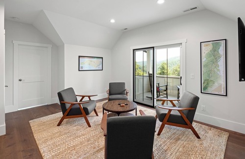 Flat Rock House | 3 bedroom private vacation home in flat rock