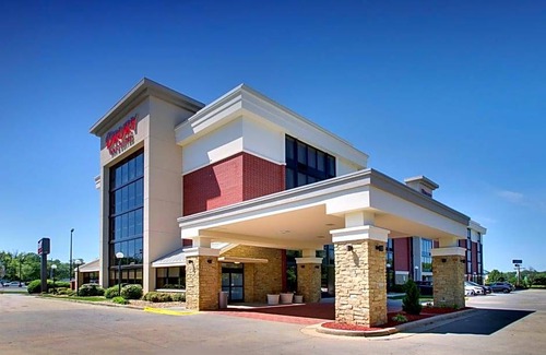 Greensboro Hotel | 3-Star Hotel ∙ Drury Inn & Suites Greensboro