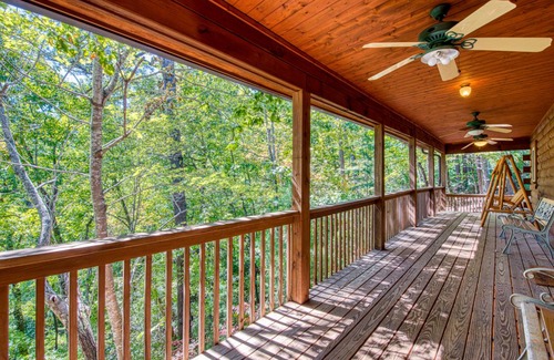 Lake Lure House | 307 m² House ∙ 3 bedrooms ∙ 12 guests