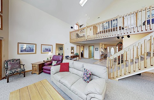 Lake Lure House | 307 m² House ∙ 3 bedrooms ∙ 10 guests