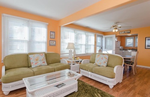 North Carolina Coast House | 30s Oceanfront Beach Cottage Blocks to Pier