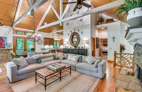 Cullowhee House | 315 m² House ∙ 5 bedrooms ∙ 16 guests