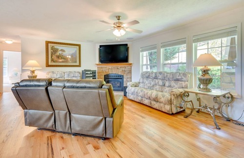 Hendersonville House | 315 m² House ∙ 3 bedrooms ∙ 6 guests