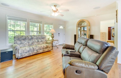 Hendersonville House | 315 m² House ∙ 3 bedrooms ∙ 6 guests